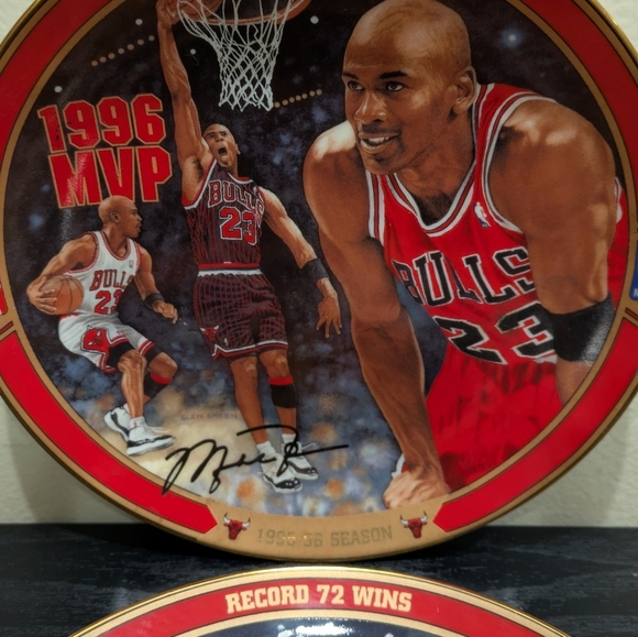Michael Jordan Commemorative Plates Set Of Two - Picture 4 of 8